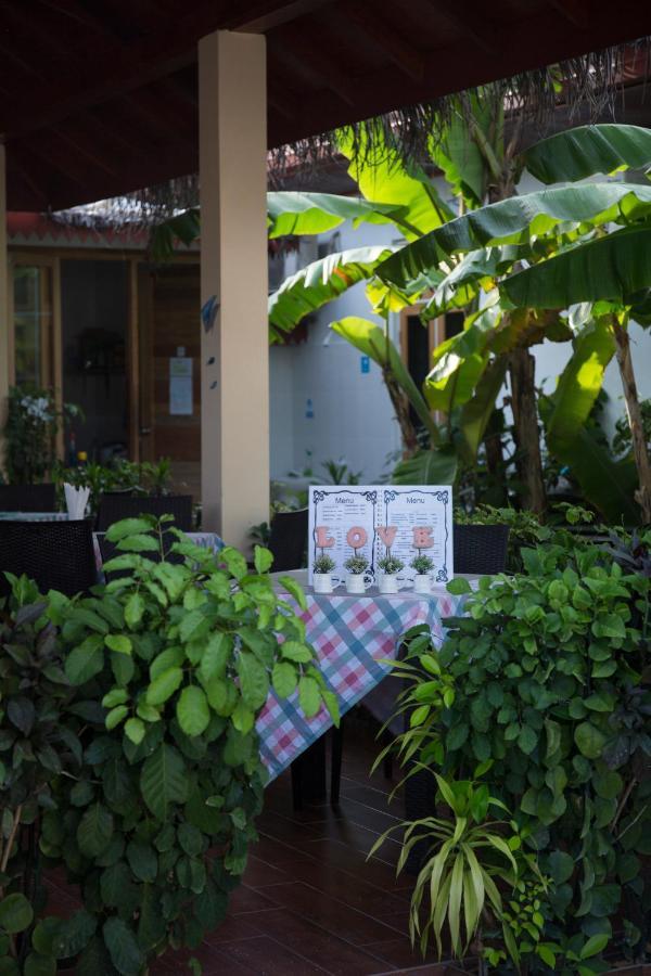 Silk Retreats Thulusdhoo Guest House Exterior photo
