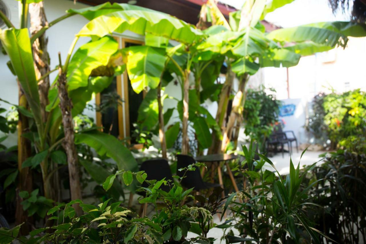 Silk Retreats Thulusdhoo Guest House Exterior photo
